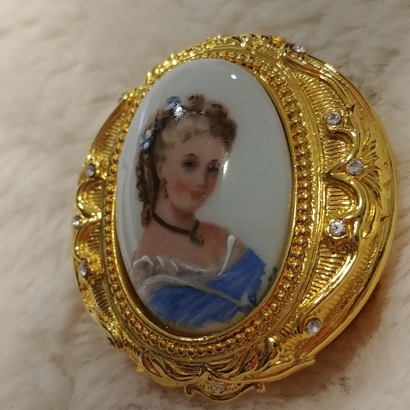 Limoges Limited Edition Little Pleasures Pill Box and Brooch - Picture 3 of 12